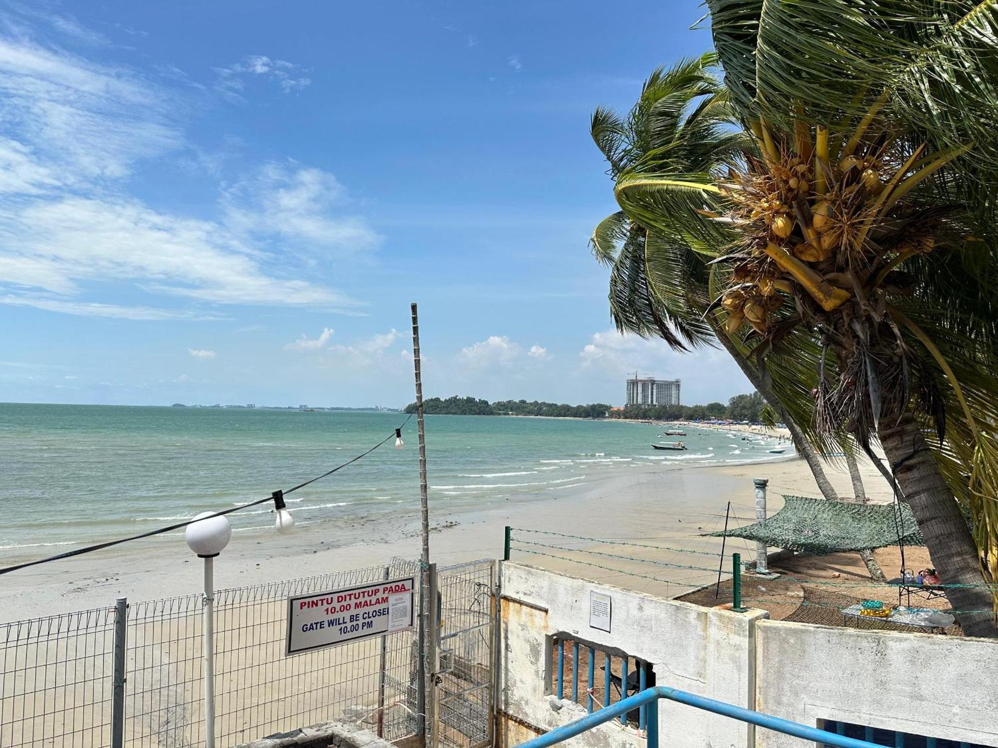 Newly Renovated Comfy Beachfront View At Seri Bulan Port Dickson Exterior photo