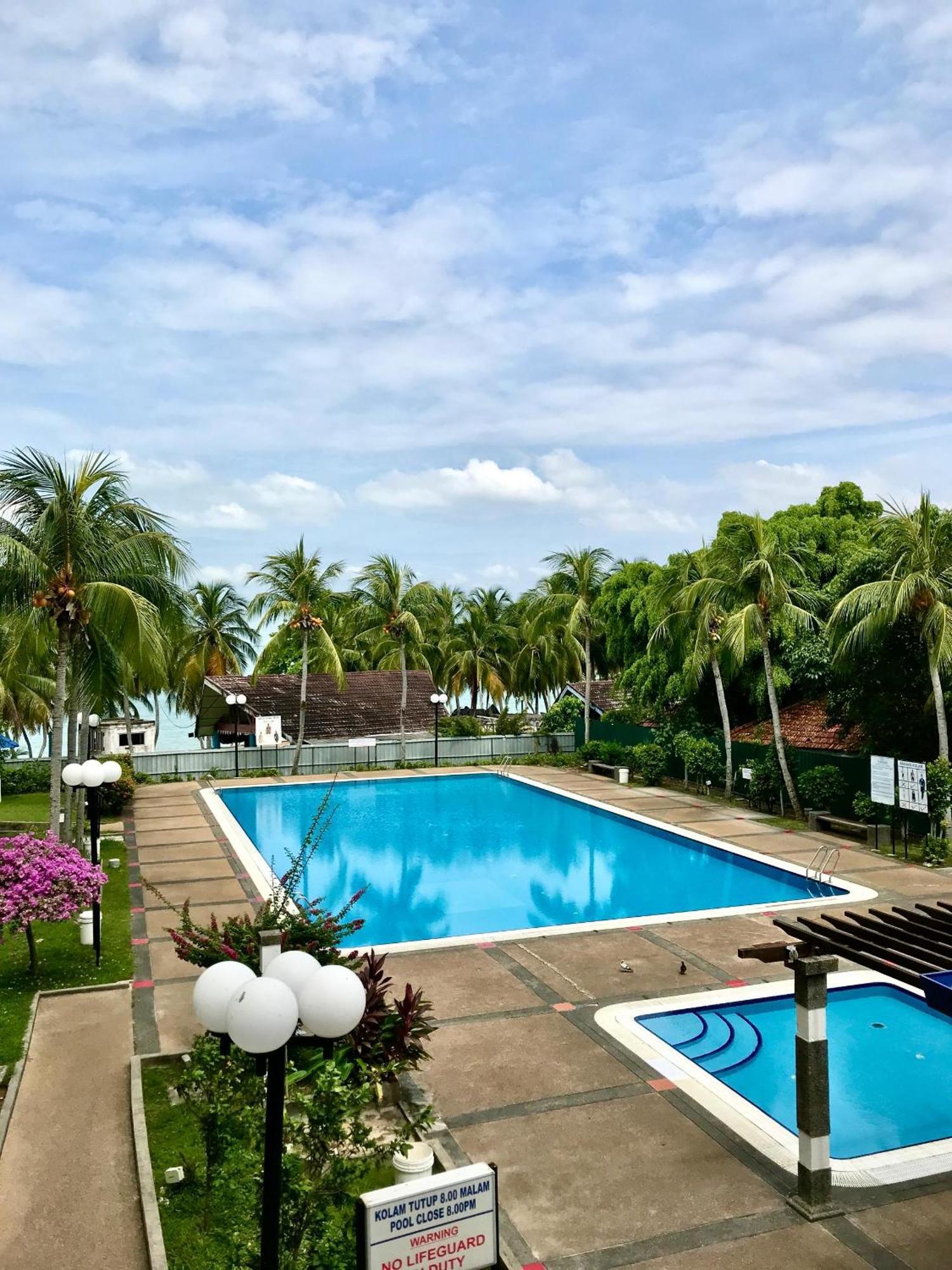 Newly Renovated Comfy Beachfront View At Seri Bulan Port Dickson Exterior photo