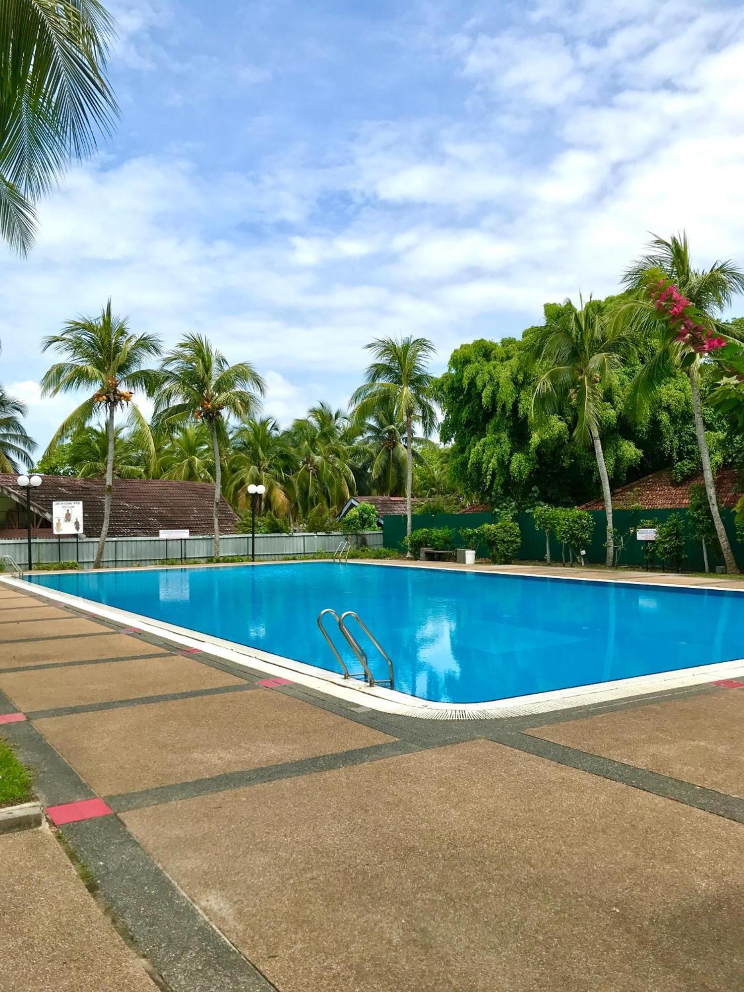 Newly Renovated Comfy Beachfront View At Seri Bulan Port Dickson Exterior photo
